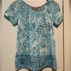 💚10 for $10💚 Bundle and save Light Blue and White Patterned Blouse